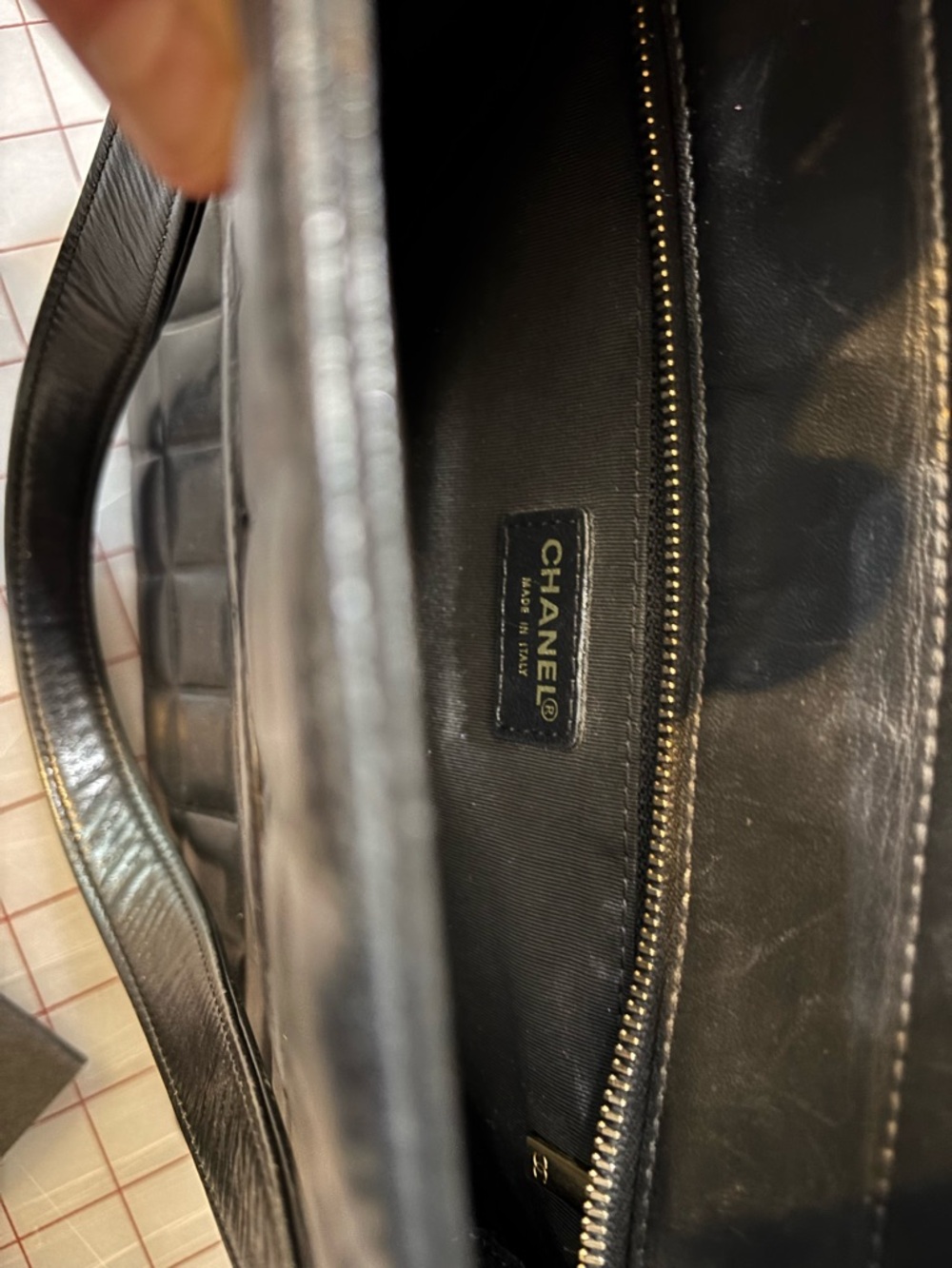 CHANEL - Classic Black Quilted Leather Tote Bag with Interlocking CC Logo - Picture 9 of 10